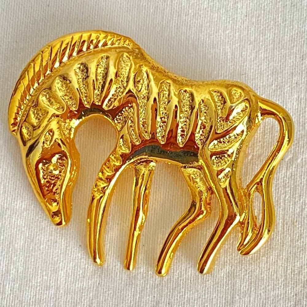 💎Zebra Brooch Pin Gold Tone Textured Animal Safari Figural Vtg Costume Jewelry